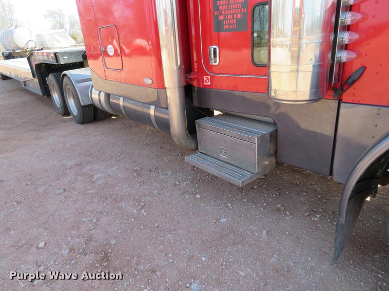 image for item DC0918 2006 Peterbilt 379 semi truck