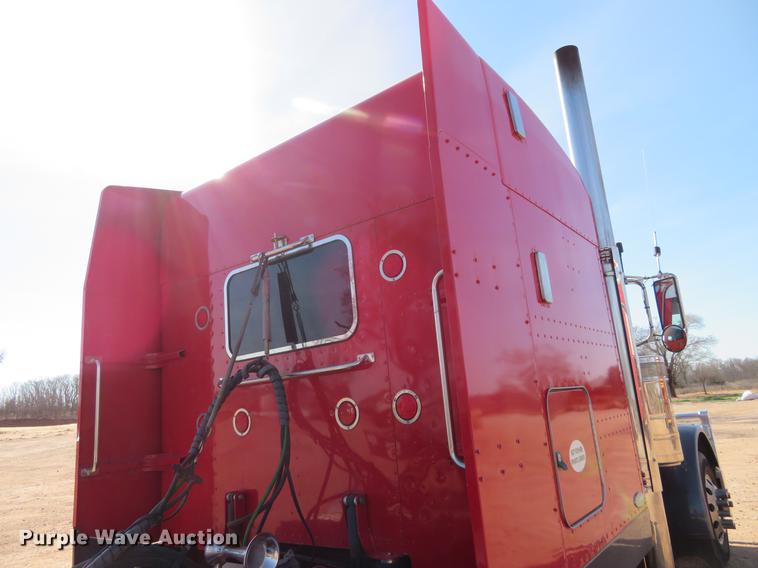 image for item DC0918 2006 Peterbilt 379 semi truck
