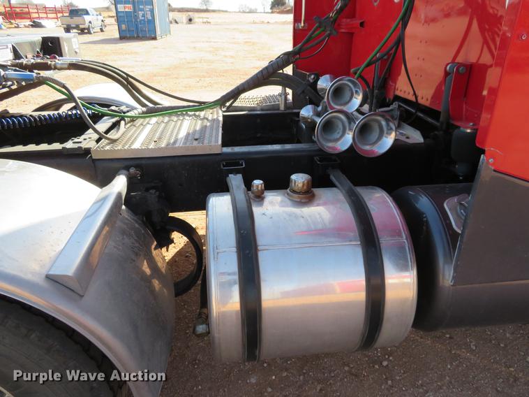 image for item DC0918 2006 Peterbilt 379 semi truck