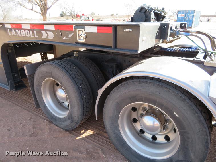 image for item DC0918 2006 Peterbilt 379 semi truck