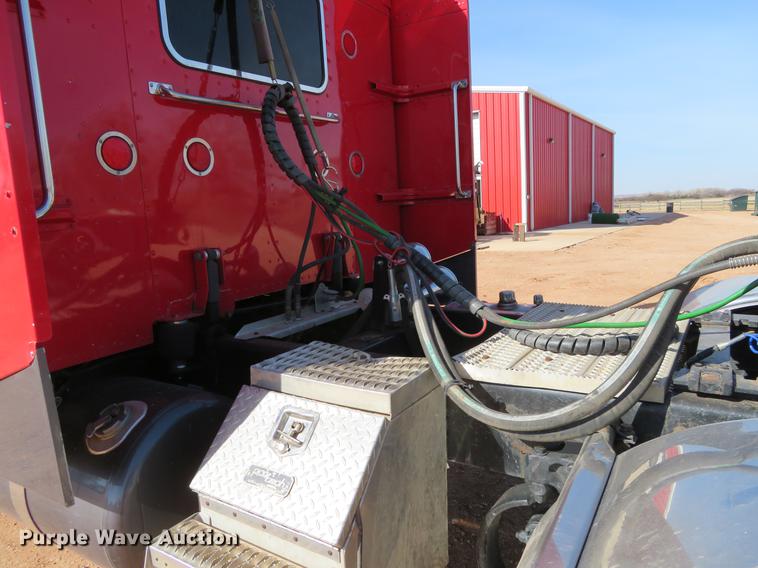 image for item DC0918 2006 Peterbilt 379 semi truck