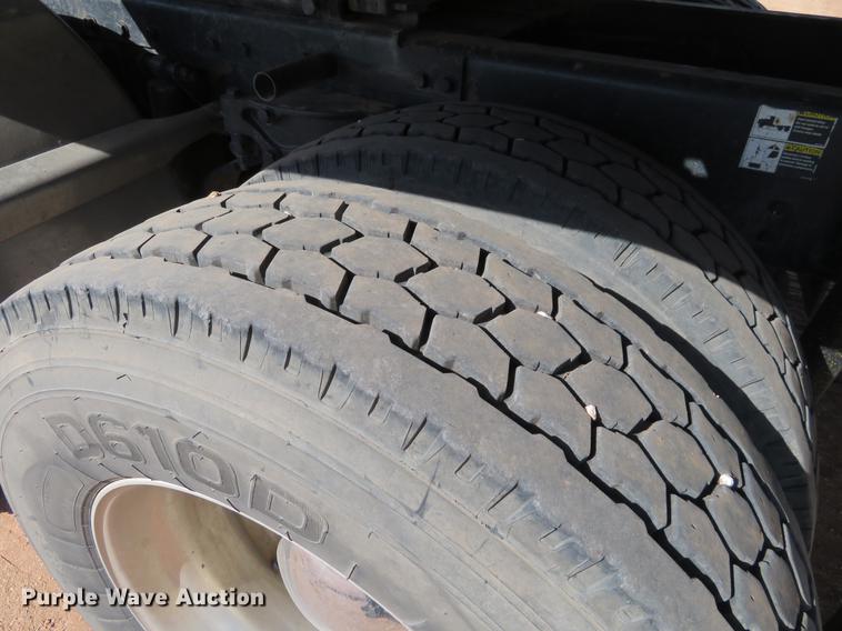 image for item DC0918 2006 Peterbilt 379 semi truck