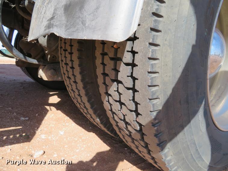 image for item DC0918 2006 Peterbilt 379 semi truck