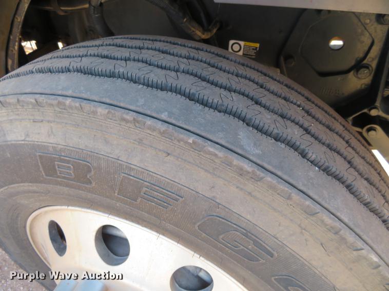 image for item DC0918 2006 Peterbilt 379 semi truck