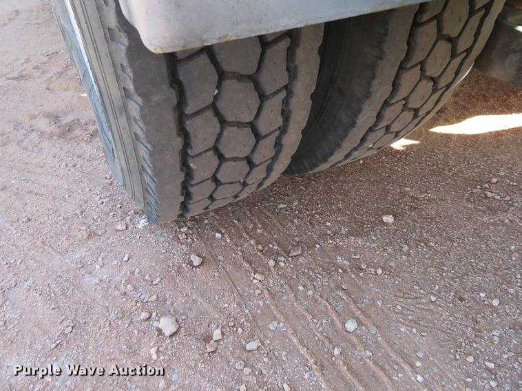 image for item DC0918 2006 Peterbilt 379 semi truck