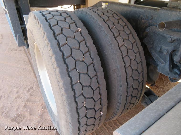 image for item DC0918 2006 Peterbilt 379 semi truck