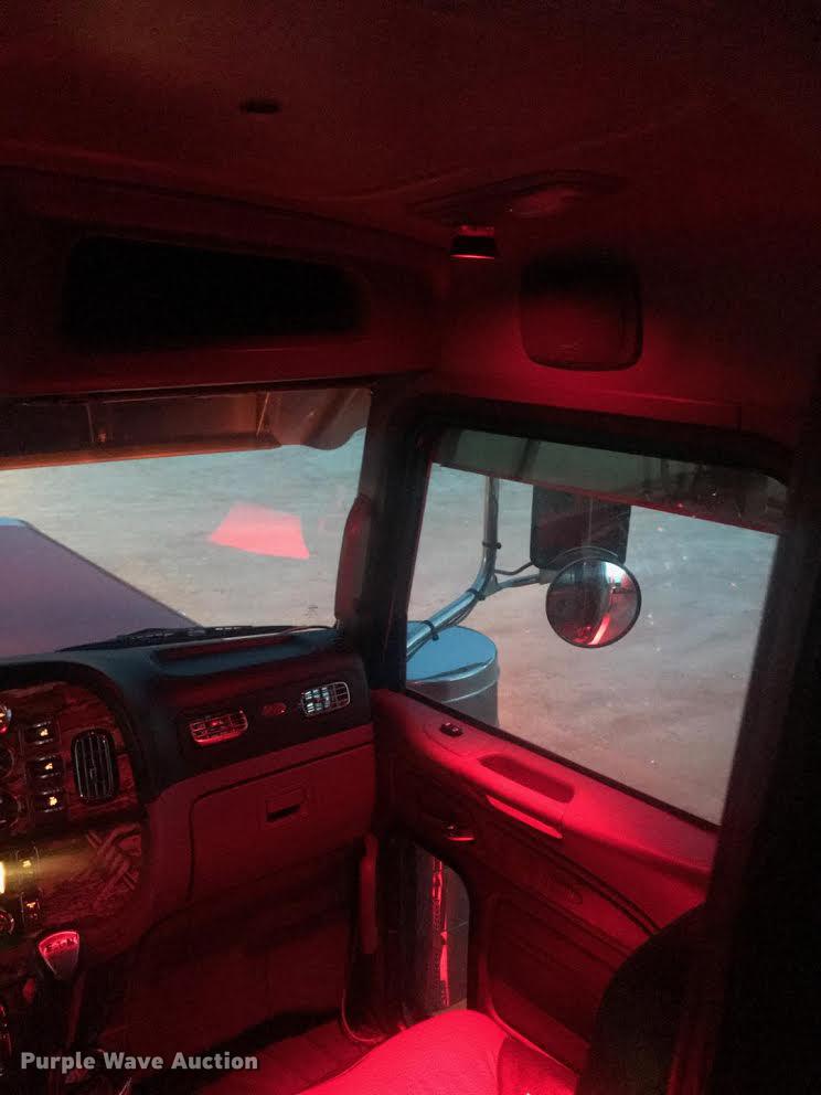 image for item DC0918 2006 Peterbilt 379 semi truck