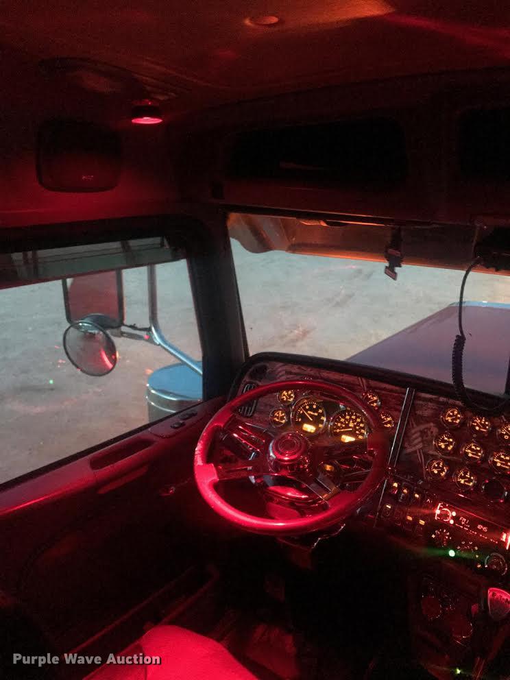 image for item DC0918 2006 Peterbilt 379 semi truck