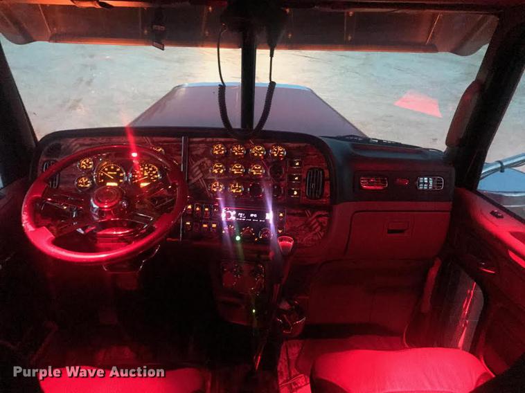 image for item DC0918 2006 Peterbilt 379 semi truck