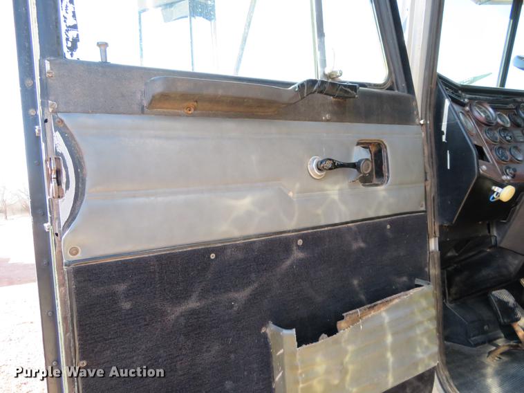 image for item DC0920 1990 Peterbilt 379 dump truck