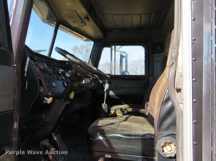 image for item DC0920 1990 Peterbilt 379 dump truck