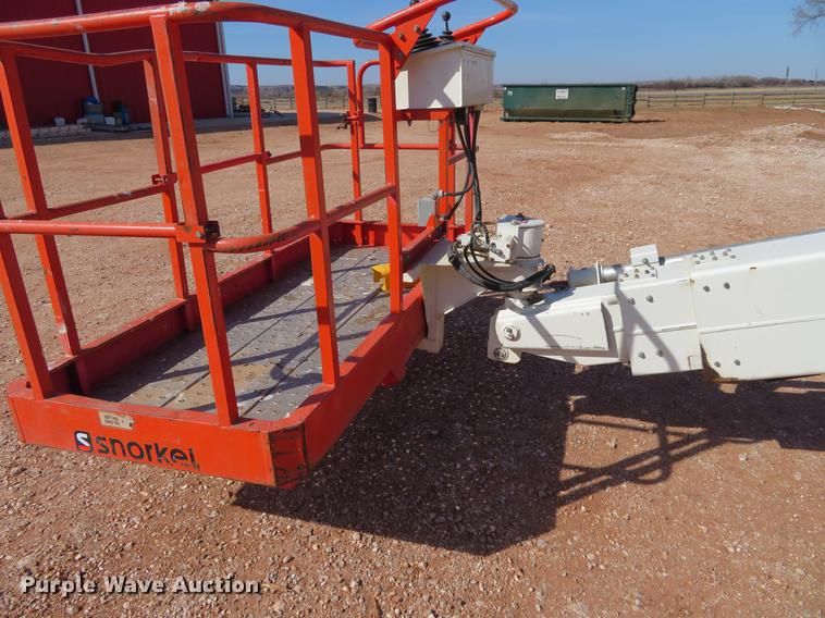 image for item DC0922 2005 Snorkel TB60 boom lift