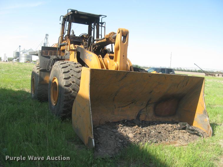 image for item DC2273 Case 921C wheel loader