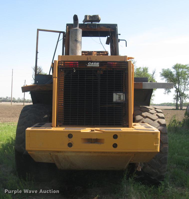 image for item DC2273 Case 921C wheel loader