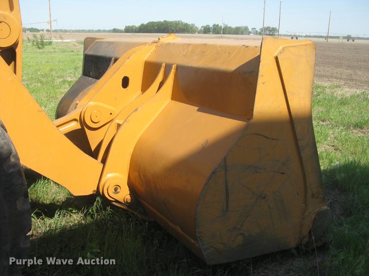 image for item DC2273 Case 921C wheel loader