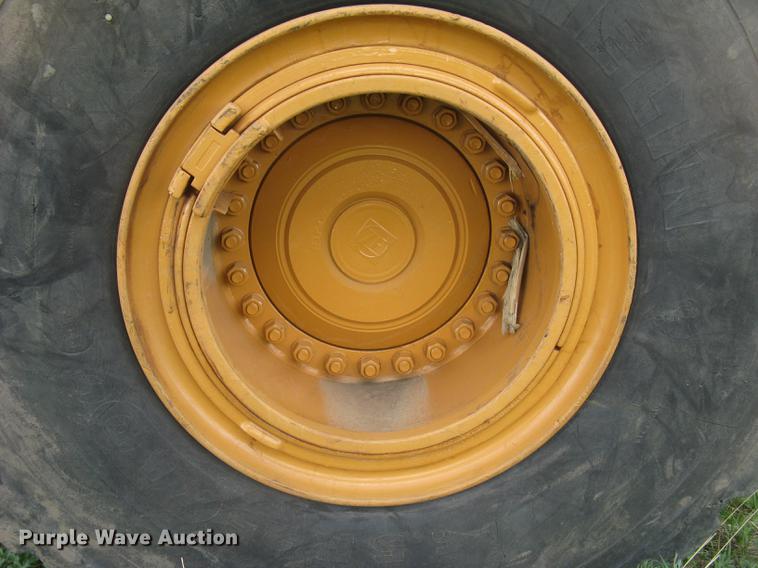 image for item DC2273 Case 921C wheel loader