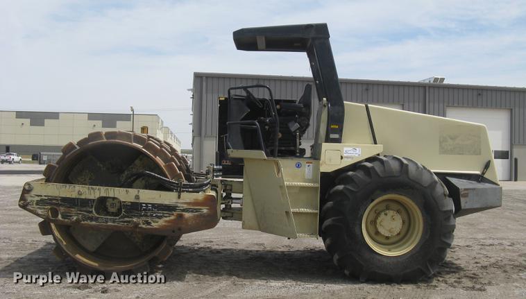 image for item DC2274 1999 Ingersoll Rand SD110F ProPac vibratory single drum roller