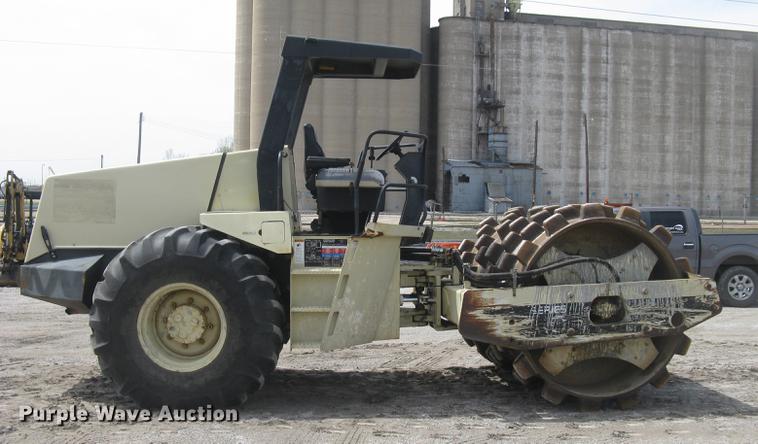 image for item DC2274 1999 Ingersoll Rand SD110F ProPac vibratory single drum roller