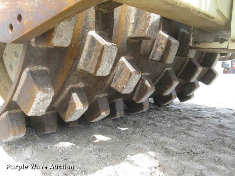 image for item DC2274 1999 Ingersoll Rand SD110F ProPac vibratory single drum roller