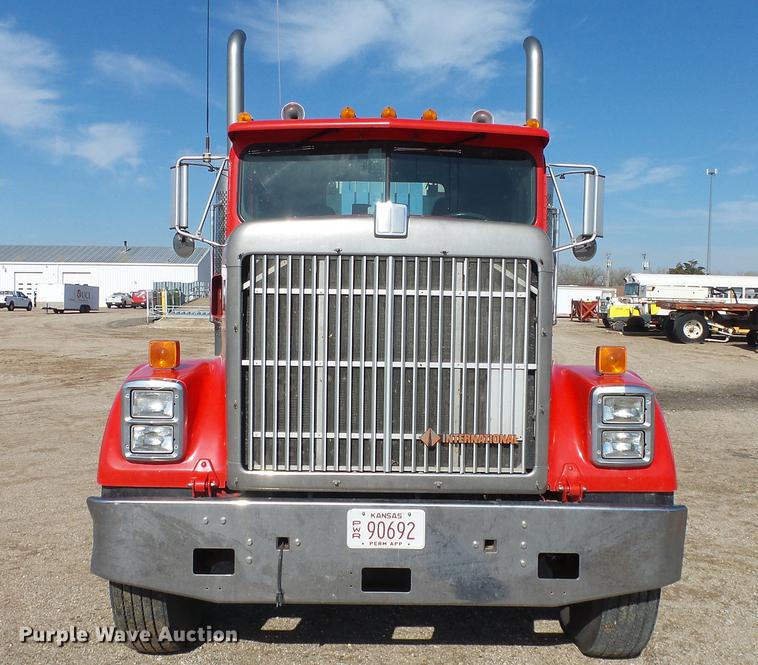 image for item DC3025 1991 International F9370 semi truck