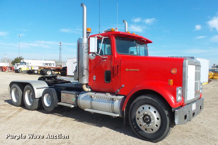 image for item DC3025 1991 International F9370 semi truck