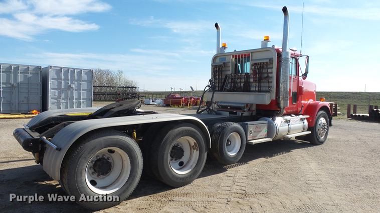 image for item DC3025 1991 International F9370 semi truck