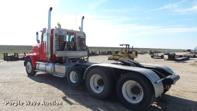 image for item DC3025 1991 International F9370 semi truck