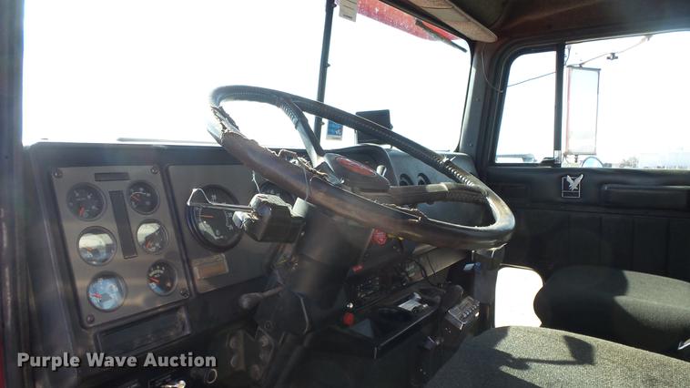 image for item DC3025 1991 International F9370 semi truck