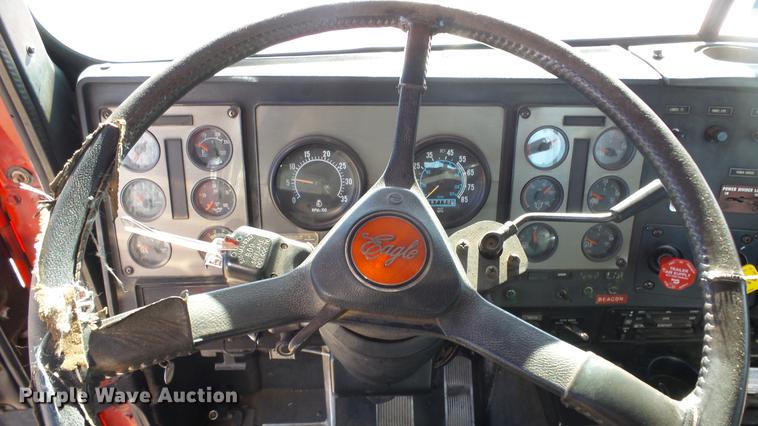 image for item DC3025 1991 International F9370 semi truck