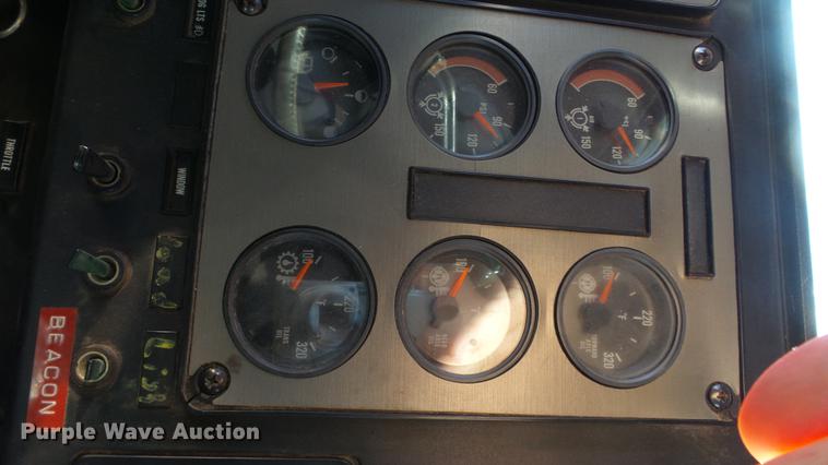 image for item DC3025 1991 International F9370 semi truck