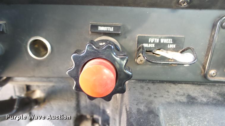 image for item DC3025 1991 International F9370 semi truck