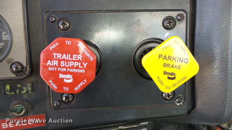 image for item DC3025 1991 International F9370 semi truck