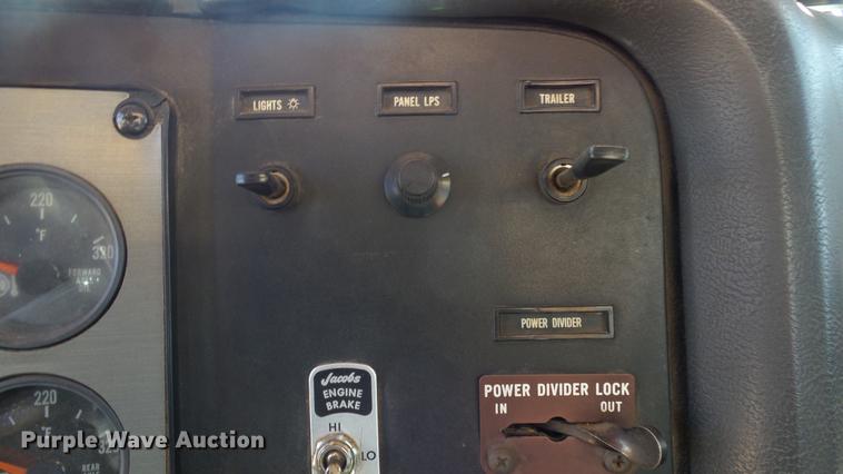 image for item DC3025 1991 International F9370 semi truck