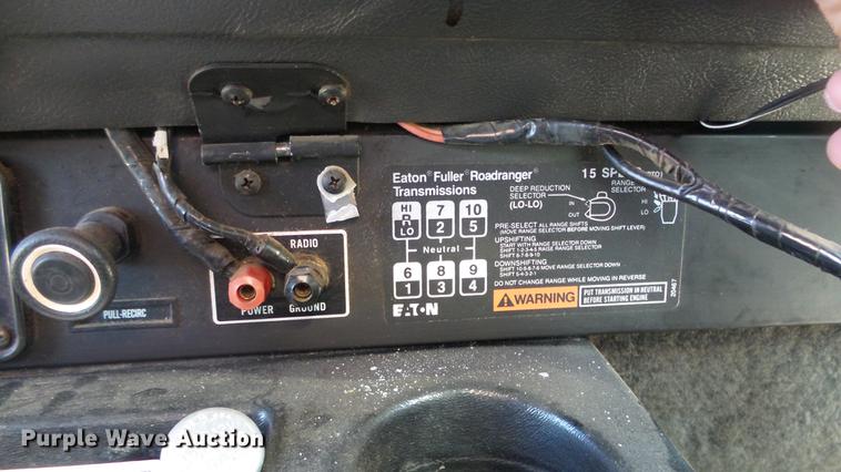 image for item DC3025 1991 International F9370 semi truck