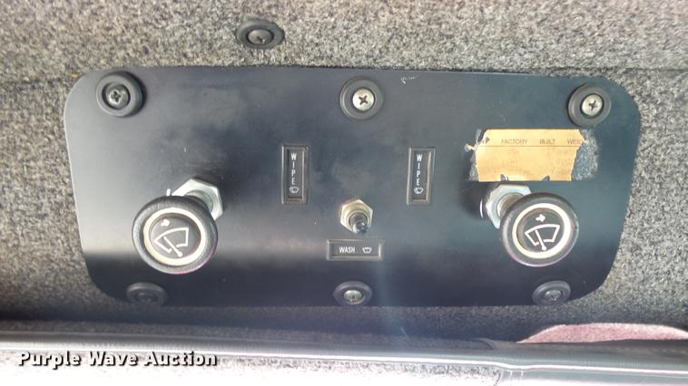 image for item DC3025 1991 International F9370 semi truck