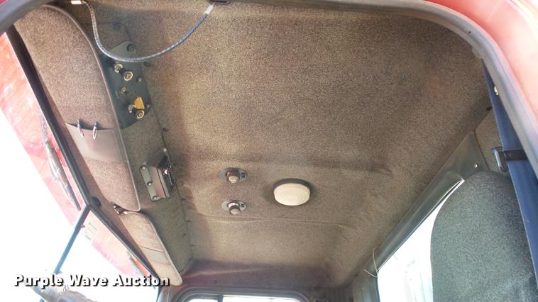 image for item DC3025 1991 International F9370 semi truck