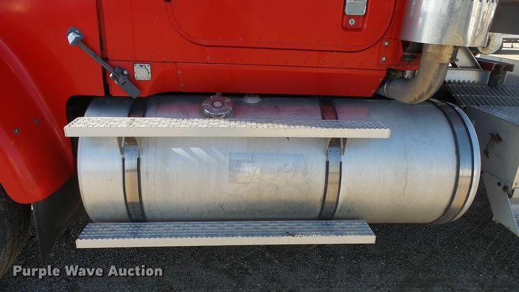 image for item DC3025 1991 International F9370 semi truck