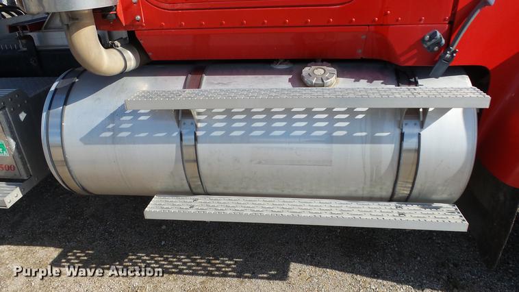 image for item DC3025 1991 International F9370 semi truck