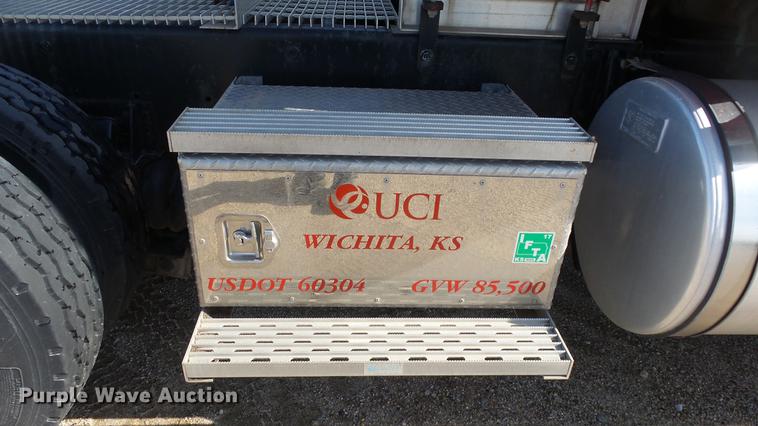 image for item DC3025 1991 International F9370 semi truck