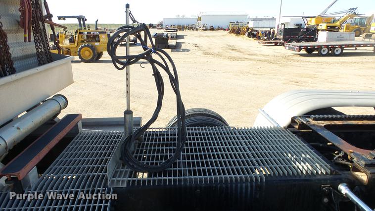 image for item DC3025 1991 International F9370 semi truck