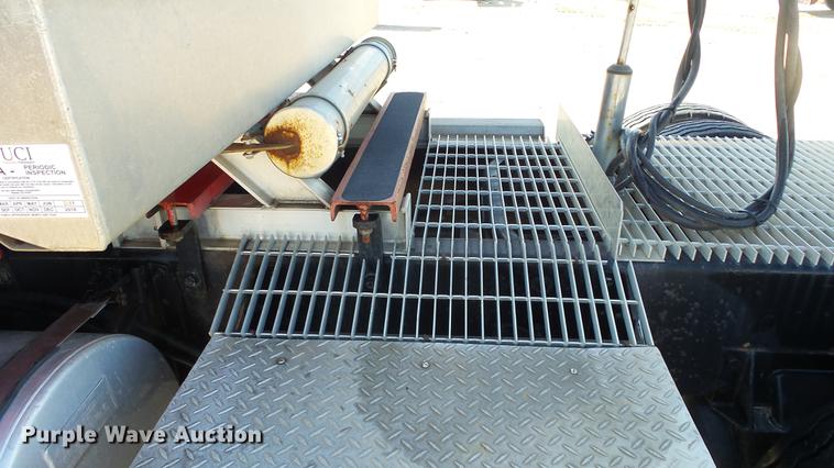 image for item DC3025 1991 International F9370 semi truck