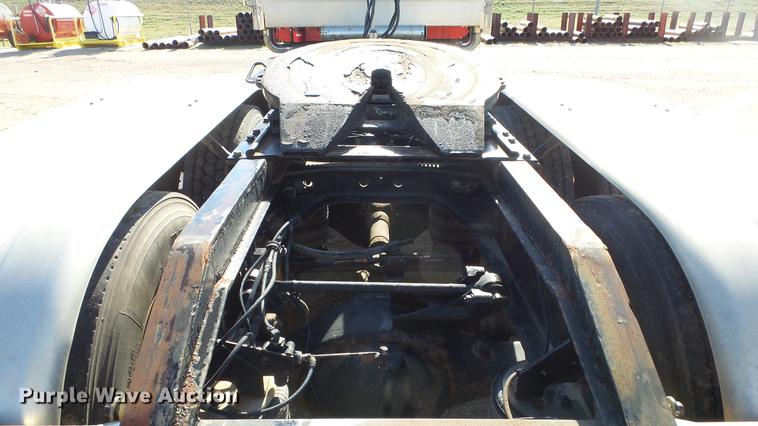 image for item DC3025 1991 International F9370 semi truck