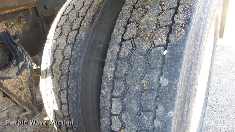 image for item DC3025 1991 International F9370 semi truck