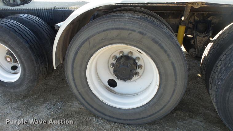 image for item DC3025 1991 International F9370 semi truck