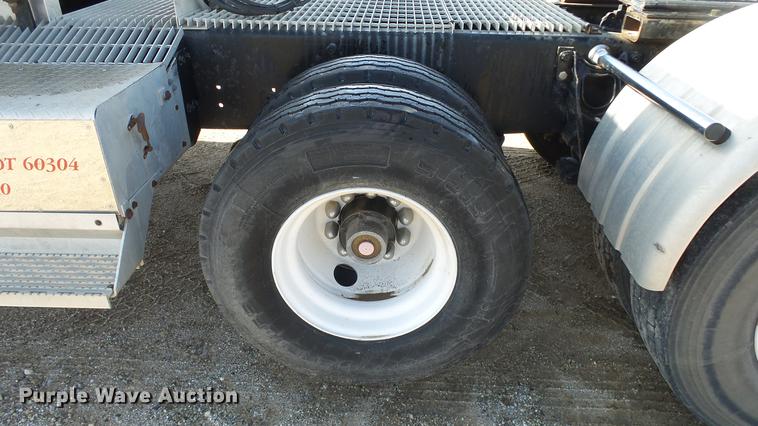 image for item DC3025 1991 International F9370 semi truck