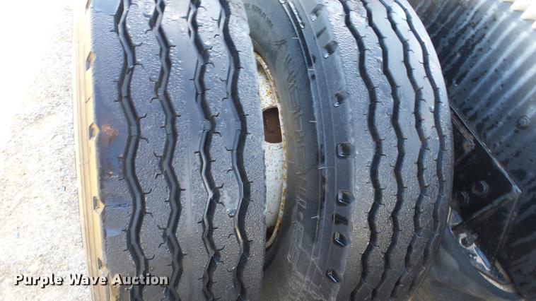 image for item DC3025 1991 International F9370 semi truck