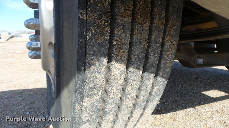 image for item DC3025 1991 International F9370 semi truck