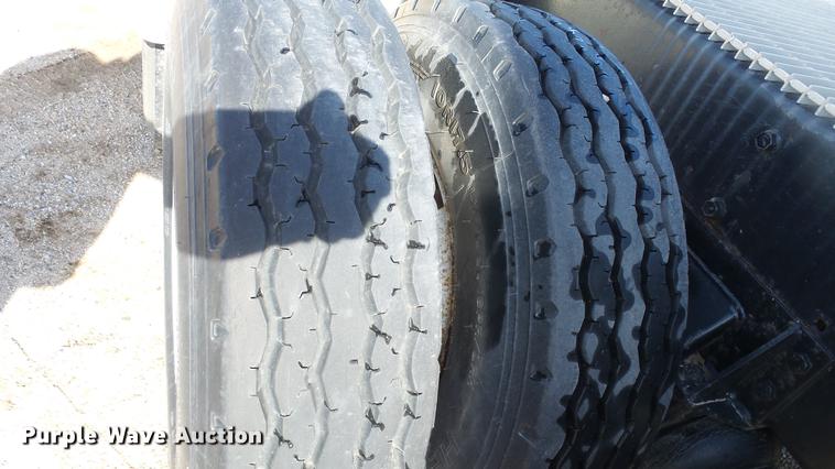 image for item DC3025 1991 International F9370 semi truck