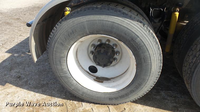 image for item DC3025 1991 International F9370 semi truck