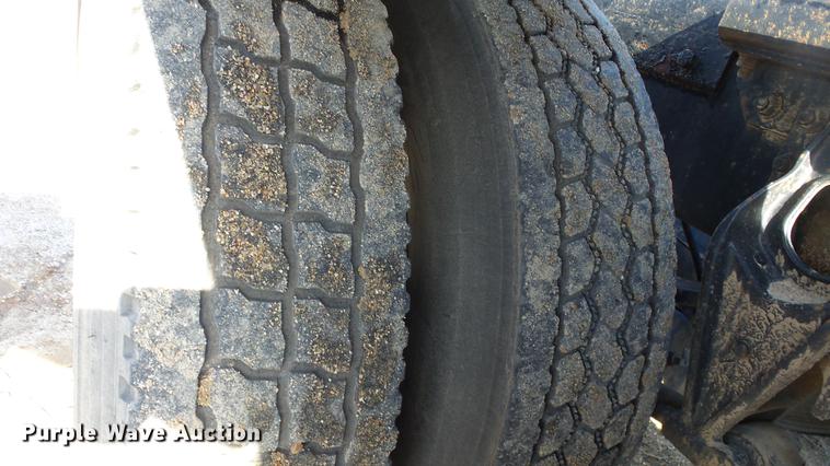 image for item DC3025 1991 International F9370 semi truck